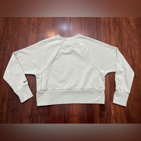Nike Embossed Cropped Crewneck‎ Sweatshirt Size XS Sage Green Athleisure School - Picture 3 of 13